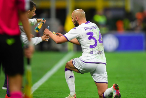 Pemain Fiorentina Pura-Pura Cedera Agar Amrabat Bisa Berbuka Puasa