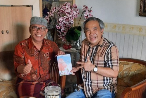 Guru Besar Fikom Unpad Prof Deddy Mulyana tak Menyangka Buku Kumpulan Cerpennya Laris Dipesan