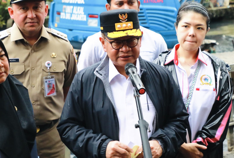 Imbas Banjir di Jakarta Sisakan Jalan Berlubang, Pramono Janji Ganti Aspal Baru  ﻿