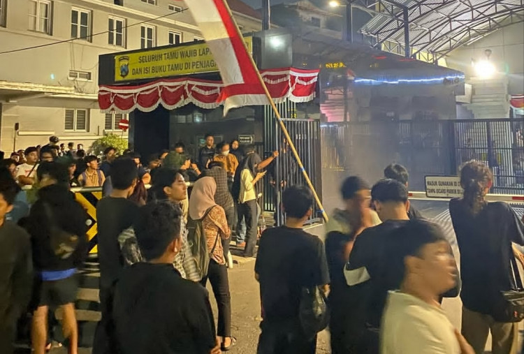 24 Warga Surabaya dalam Aksi #IndonesiaSekarat Masih Ditahan Polisi Hingga Pagi Ini, KontraS Ungkap Fakta