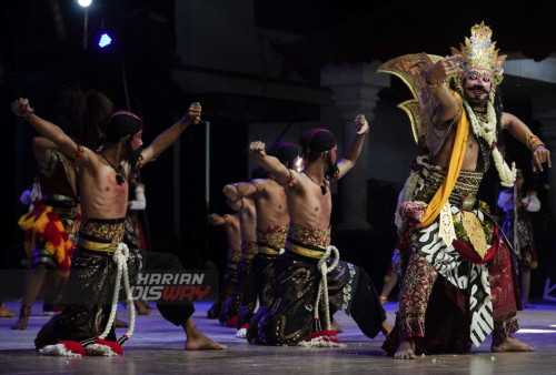 Prabu Klono Sewandono, di Grebeg Suro 2023 di Alun-alun Ponorogo, Jawa Timur, Sabtu (16/7/2023) malam. Ada sebanyak 27 grup Reog Ponorogo dari berbagai Kota yang bertanding untuk memperebutkan piala Presiden dalam event Grebeg Suro 2023 telah masuk dalam Kharisma Event Nusantara (KEN) Festival Nasional Reog Ponorogo (FNRP) ke 28. Grebeg Suro tahun ini digelar selama 4 hari, mulai 14 Juli hingga 17 Juli 2023.