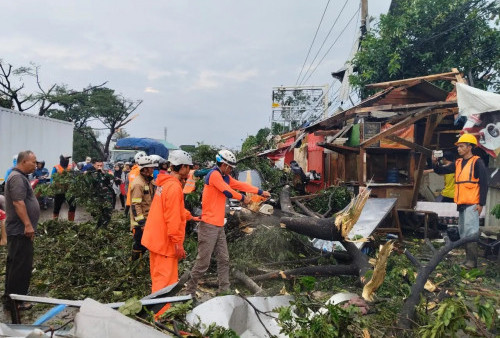  Akibat Angin Puting Beliung BNPB: 493 Unit Rumah di Bandung dan 10 Unit Rumah di Sumedang Rusak