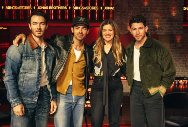 Kelly Clarkson Ungkap Reaksi Pertama Saat Namanya Disebut Jonas Brothers di Lagu Year 3000