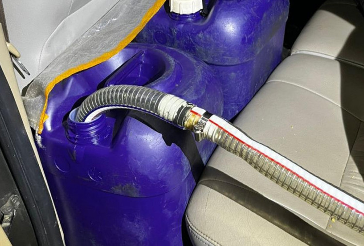 Patroli PJR Ungkap Fortuner di Tol Jagorawi Angkut Sabu dan Solar Subsidi Ratusan Liter