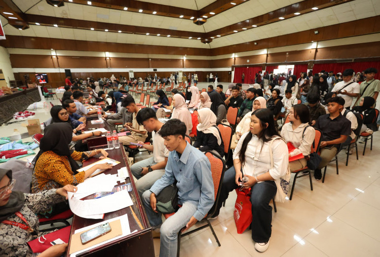 Ribuan Mahasiswa Baru Untag Surabaya Ambil Atribut PKKMB 2026, Antusias Sambut Kehidupan Kampus