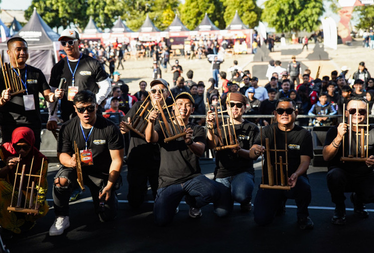 Kearifan Lokal Warnai MAXI Yamaha Day 2026 Jawa Barat, Touring ke Kuningan Diiringi Alunan Angklung