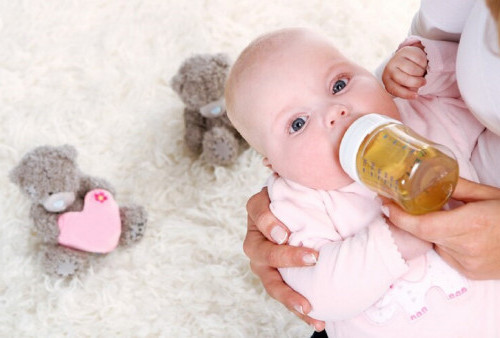 Umur Berapa Bayi Bisa Dikatakan Aman Konsumsi Madu?