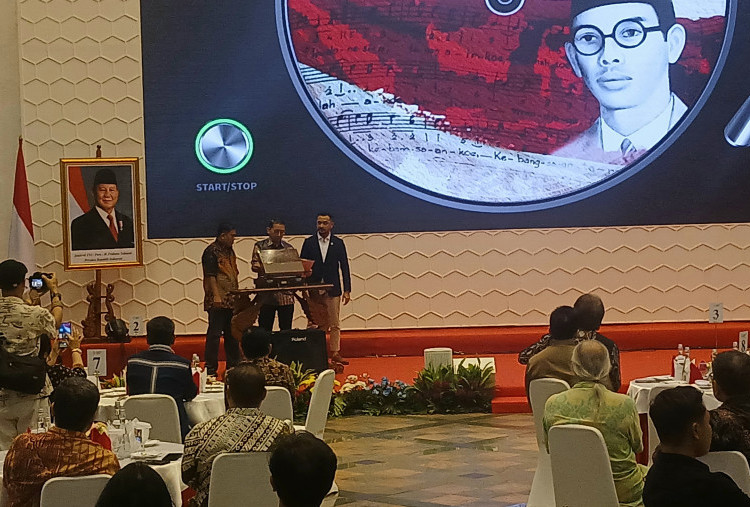 Menbud Fadli Zon Luncurkan Piringan Hitam Indonesia Raya 8 Versi Bersejarah