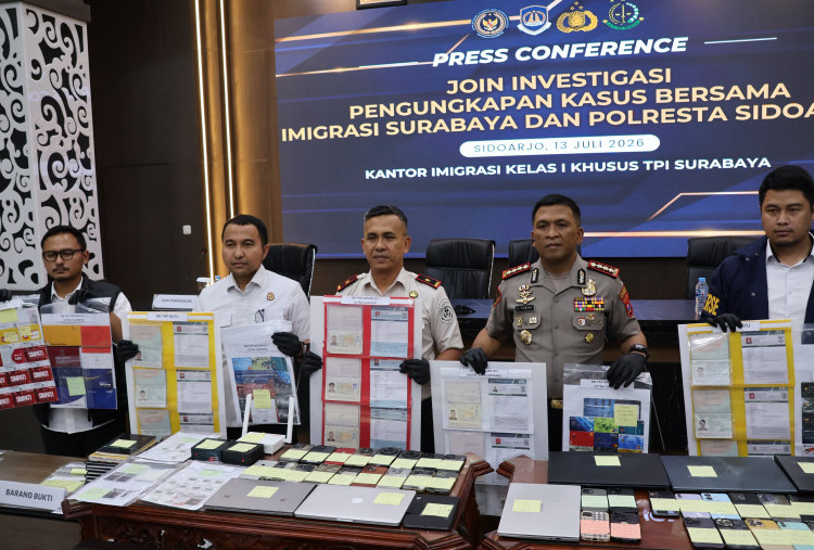 Imigrasi Surabaya dan Polresta Sidoarjo Bongkar Sindikat WNA China dan Vietnam, 15 Orang Ditangkap