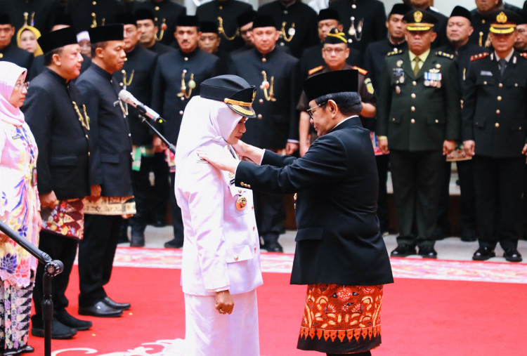 Pramono Lantik Iin Mutmainnah Jadi Wali Kota Jakbar, Beri Kesempatan Perempuan Duduki Jabatan Strategis