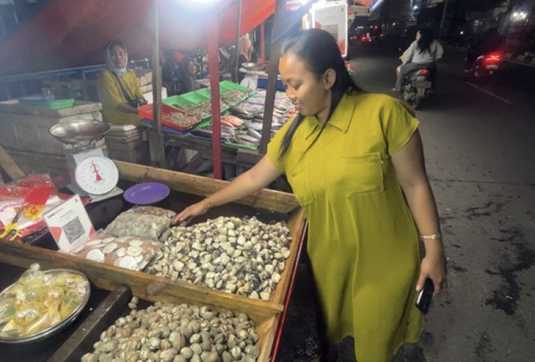 Permintaan Kerang Meningkat Jelang Tahun Baru 2026, Harga Ikut Naik di Pasar Kramat Jati