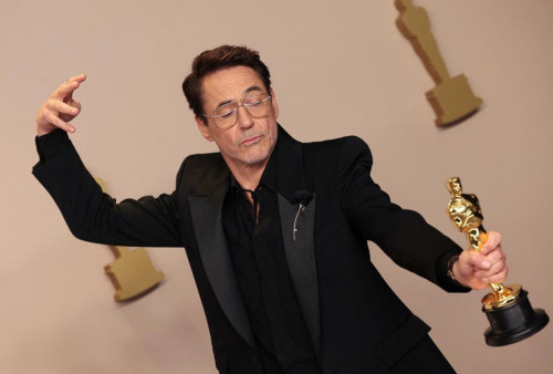 Oscars 2024: Robert Downey Jr Raih Oscar Perdana, Malah Panggil Dokter Hewan