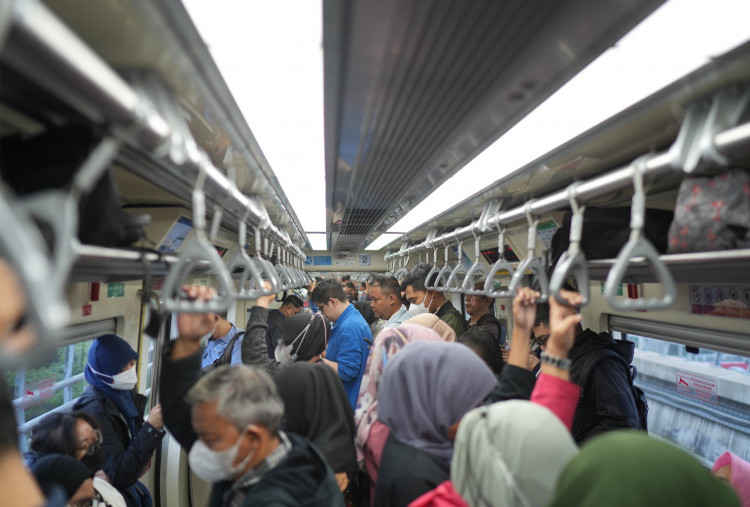 LRT Jabodebek Diserbu 270 Ribu Penumpang Saat Libur Panjang, Destinasi Wisata Jadi Favorit
