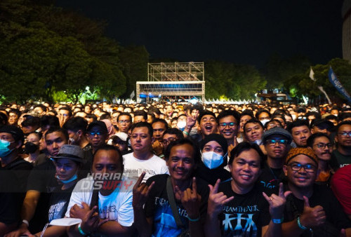 Musisi asal Amerika Serikat Dream Theater membawakan 10 lagu di depan ribuan penggemarnya saat Konser di parkir selatan Stadion Manahan, Solo, Jawa Tengah, Kamis 11 Agustus 2022 malam. Lagu The Alien mengawali konser Dream Theater berhasil memukau para penonton. Selain The Alien lagu-lagu ngehits yang dibawakan diantaranya Endless Sacrifice, Bridges in the Sky, Invisible Monster dan lainnya. Konser berlangsung dua jam nonstop dari pukul 20.00 WIB ditutup dengan lagu The Count of Tuscany.