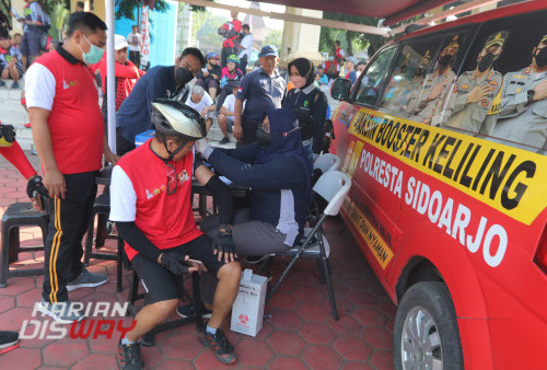 Di area finish  dalam kawasan Alun -Alun Sidoarjo, Dokes Polresta Sidoarjo menggelar Vaksin Booster untuk peserta Semarak Fun Bike maupun  masyarakat yang belum mendapatkan vaksin I, Vaksin II maupun vaksin Booster. Layanan Vaksin gratis itu dikemas menggunakan mobil Gerai Vaksin Keliling milik Polresta Sidoarjo. 