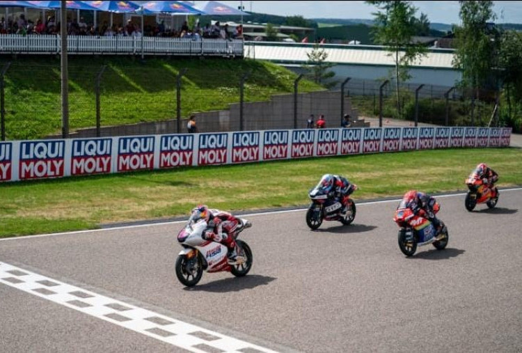 Kilas Balik Sachsenring: Determinasi Berkelas Veda Ega Pratama Amankan P8 Moto3 Jerman