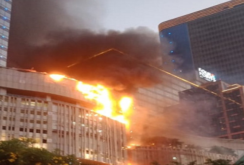 Detik-detik Kebakaran Tunjungan Plaza Surabaya, Saksi Mata Lihat Percikan Api saat Waktu Buka Puasa