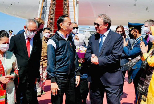 Jokowi Tiba di Moskow, Dari Bandara Vnukovo II Rombongan Menuju Kremlin Bertemu Putin 