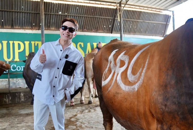 Jelang Hari Raya Idul Adha 1446 H, Richard Lee Belajar Pilih Hewan Kurban oleh Ustaz Derry Sulaiman