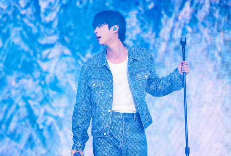 7 Keseruan Konser Jin BTS RUNSEOKJIN_EP.TOUR di Goyang, Usung Konsep Unik Libatkan ARMY