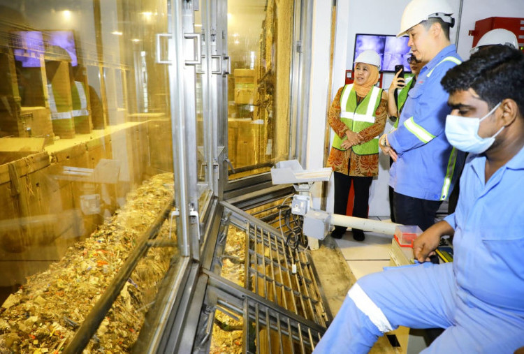 Khofifah Siapkan Replikasi Sistem Sampah Singapura, Target Kurangi Ketergantungan Landfill di Jatim