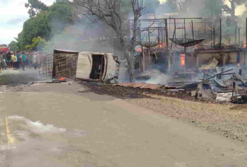Lakalantas, Minyak Tumpah Sebabkan Kebakaran Rumah Warga Kabupaten Muba