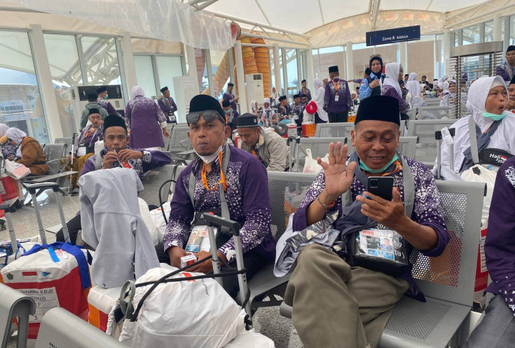 Fast Track Madinah Lancar, Jamaah Haji Kloter Pertama Tiba di Bandara Madinah