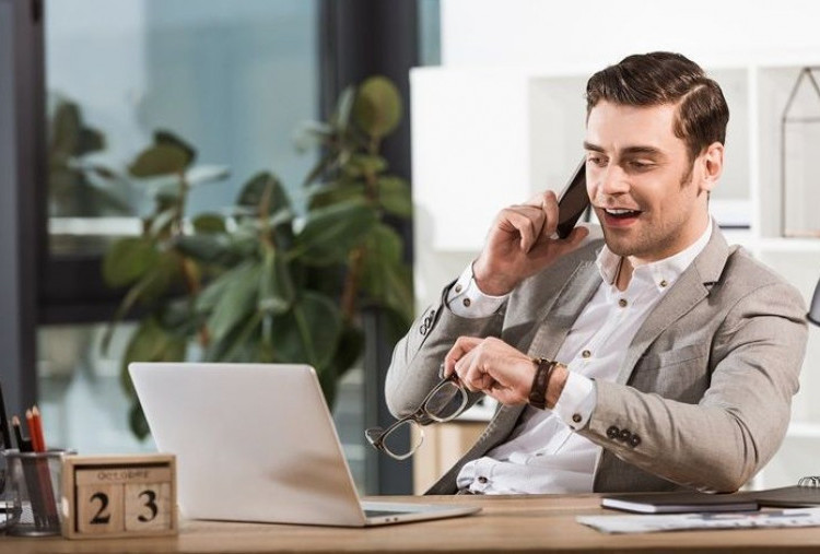 Alasan Banyak Orang Lebih Memilih Pesan Teks Daripada Mengangkat Telepon