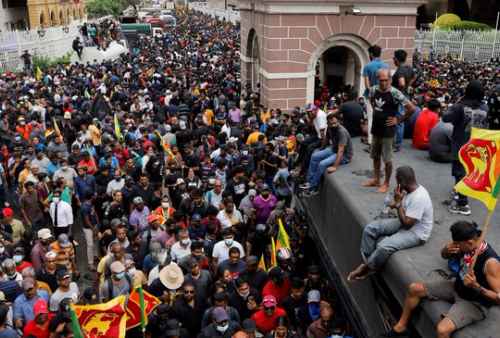 Ditinggal Kabur Rajapaksa, Ribuan Demonstran Serbu Kantor Perdana Menteri Ranil Wickremesinghe 