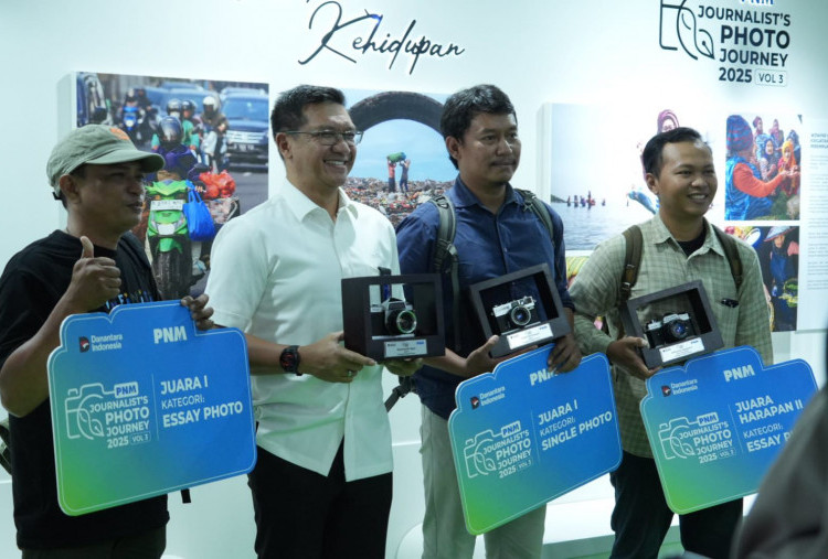 Perempuan Lentera Kehidupan, Hadir dalam 12 Potret Terbaik dari Ratusan Jurnalis Nasional di MRT Bundaran HI