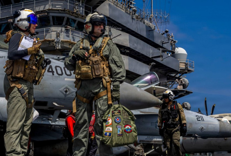 Kapal Induk AS USS Abraham Lincoln Tiba di Perairan Teluk, Iran Bersiap 
