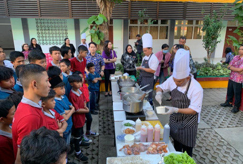 Archipelago Internasional Berbagi Kebahagiaan Lewat Seni Memasak di UPTD Kampung Anak Negeri Surabaya