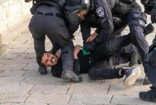 Kepolisian Israel dan Warga Palestina Kembali Bentrok di Masjid Al-Aqsa