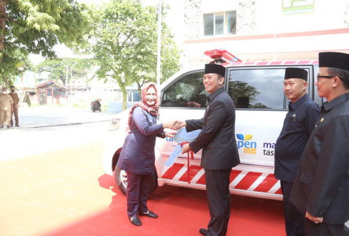  RSUD Ibnu Soetowo Terima Bantuan Ambulance dari Pemkab OKU