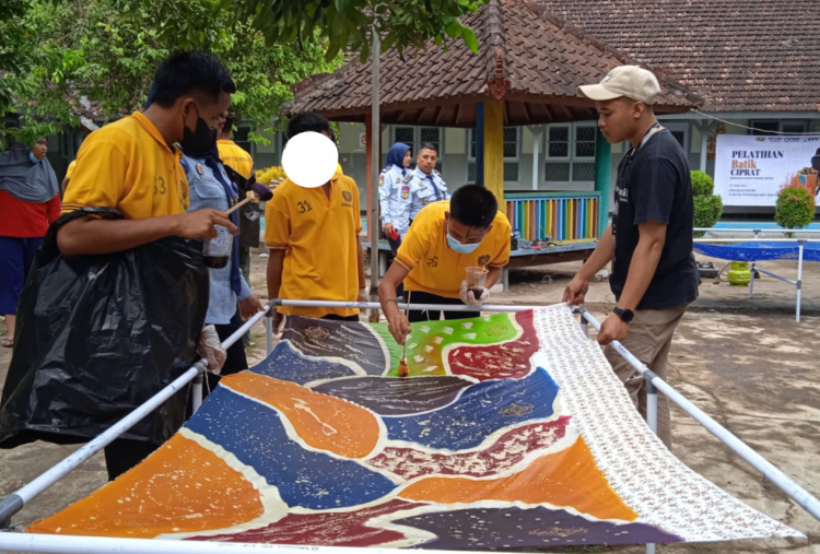 Rona-Rona Karir dan Kehidupan Penyandang Disabilitas di Jawa Timur (4): Batik Ciprat, Cipta Karya Disabilitas