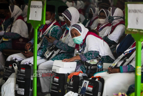 Setelah sampai di asrama, rombongan langsung diarahkan ke gedung, untuk diberi pengarahan. 