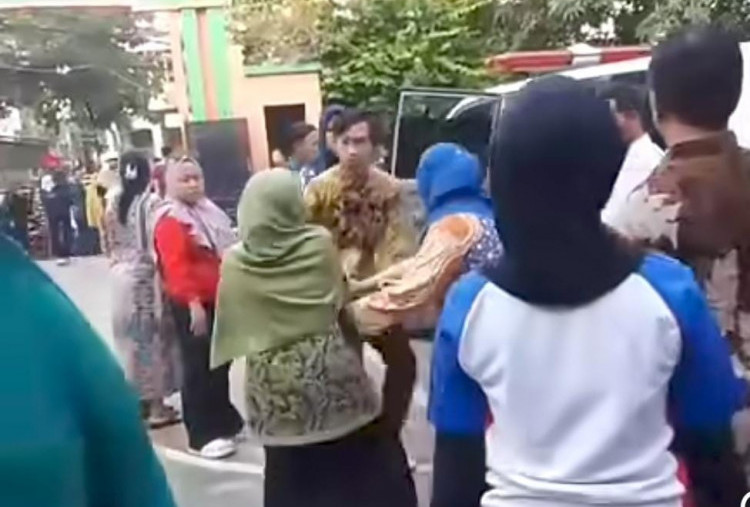 Kecelakaan di SDN Kalibaru Cilincing, Mobil Van Putih Tabrak Siswa, Polisi Cek Lokasi