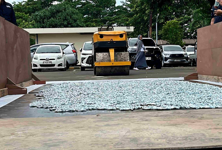 NGK Perketat Pengawasan Pasar di Akhir 2025, Ribuan Busi Palsu Dimusnahkan