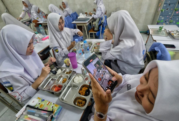 Siswa SMA Muhammadiyah 2 Sidoarjo Antusias Nikmati Makan Bergizi Gratis Hari Pertama 