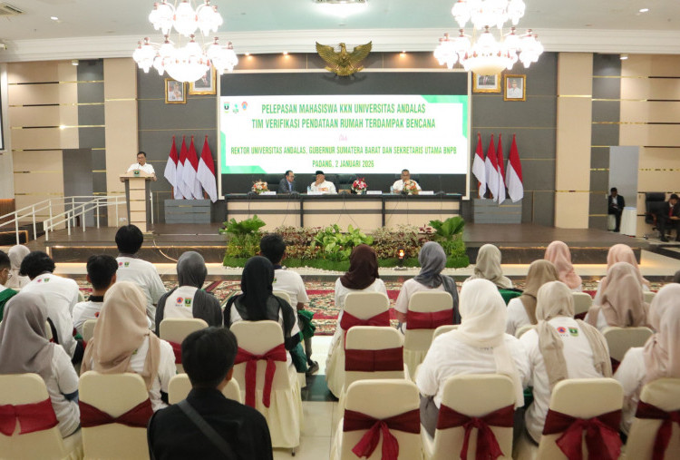 Pemerintah Manfaatkan Mahasiswa KKN Unand untuk Bantu Verifikasi Data Rumah Rusak di Sumbar