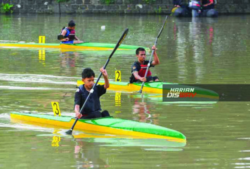 Kayak dan Kano di Sungai Surabaya