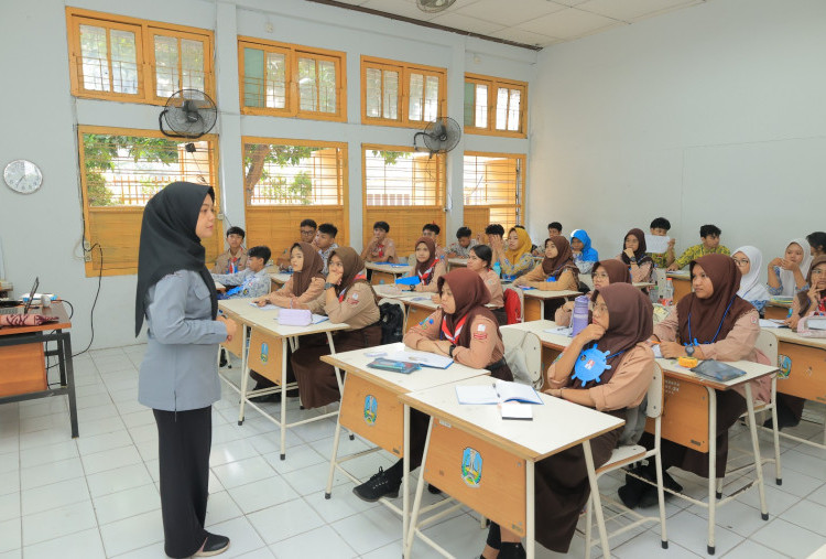 Kemenkum Jatim Beri Penyuluhan di MPLS SMAN 4 Surabaya, Ajak Siswa Wujudkan Sekolah Bebas Kekerasan