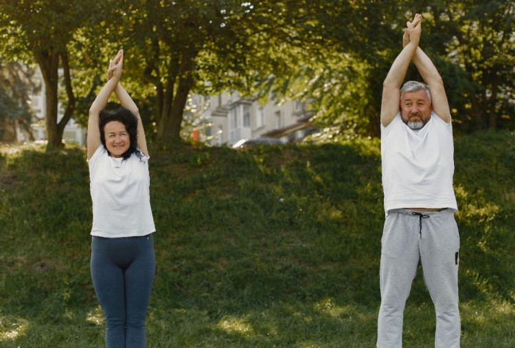 Tips Menjaga Kebugaran Jemaah Haji Lansia Jelang Keberangkatan