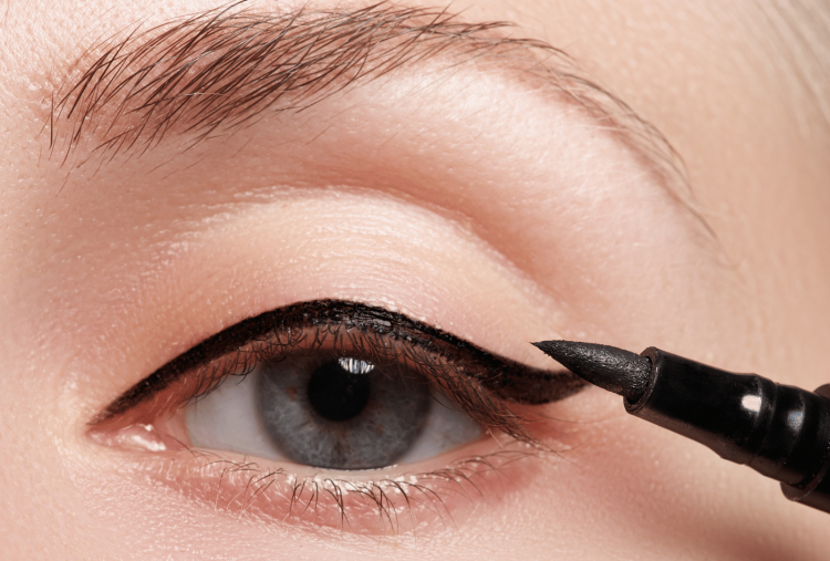 Teknik Eyeliner untuk Bentuk Mata yang Berbeda