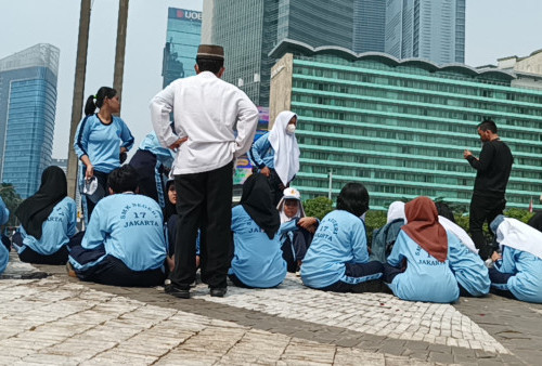 Pelajar Turut Meriahkan Arak-arakan Timnas Indonesia U-22