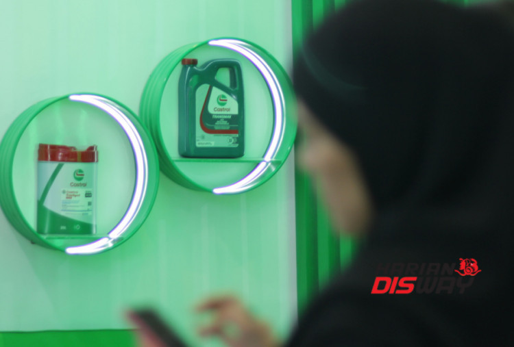 Castrol CRB Mining diformulasikan dengan cleaning agents dan antioksidan untuk membantu mengendalikan deposit serta pengentalan oli akibat kondisi kerja berat. Solusi ini mendukung kebersihan mesin, performa, dan umur mesin yang lebih panjang. Foto: Raka Denny/Harian Disway