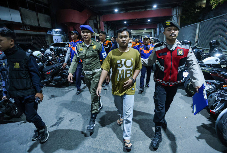 Jukir Liar Kuasai Jalan Tunjungan, 13 Orang Diciduk dalam Razia Malam