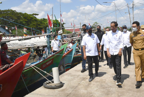 Nelayan Cirebon ”Curhat” Kelangkaan Solar Kepada Jokowi dan Ridwan Kamil