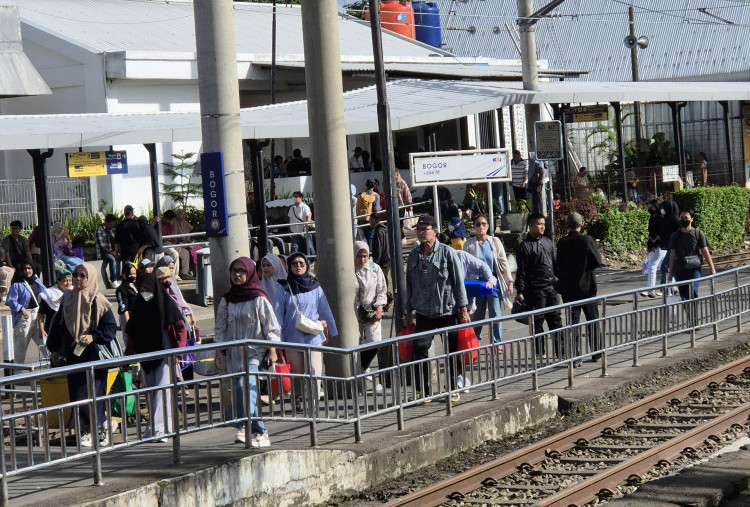 Jalur 6-8 Stasiun Bogor Ditutup Sementara, Mulai Hari Ini Pengguna KRL Naik Turun di Jalur 2-5