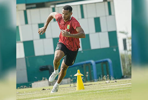 Arema FC Vs Persebaya: Leo Lelis Kembali Perkuat Benteng Pertahanan Setelah Pulih Dari Cidera